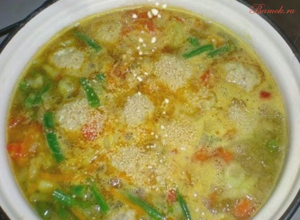 Бульон с медуницей и фрикадельками Бульон с медуницей и фрикадельками