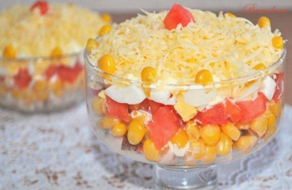 Быстрый салат «Восхищение» с копченой курицей