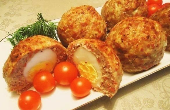 Яйца в мясном фарше с беконом