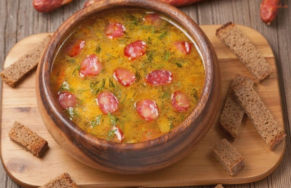 Простой суп из копченых колбасок Простой суп из копченых колбасок