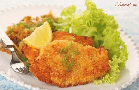 Простые куриные шницели в панировке
