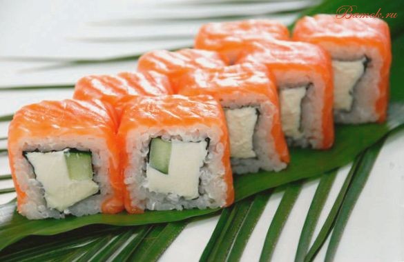 Роллы «Филадельфия» с авокадо и лососем