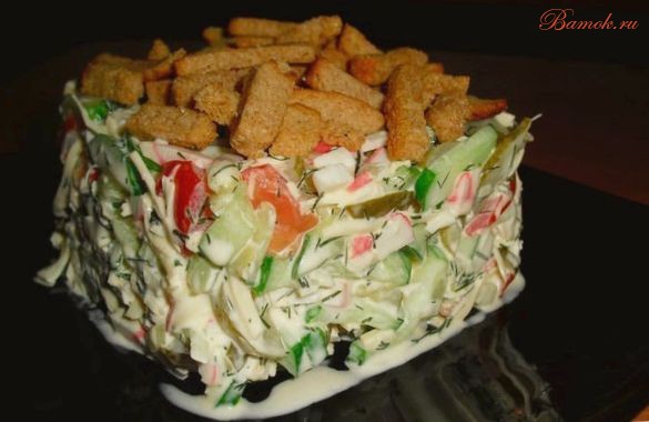 Салат «Сочная хрустяшка» с сухариками Салат «Сочная хрустяшка» с сухариками