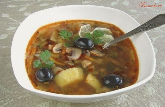 Грибная солянка с квашеной капустой и маслинами Грибная солянка с квашеной капустой и маслинами