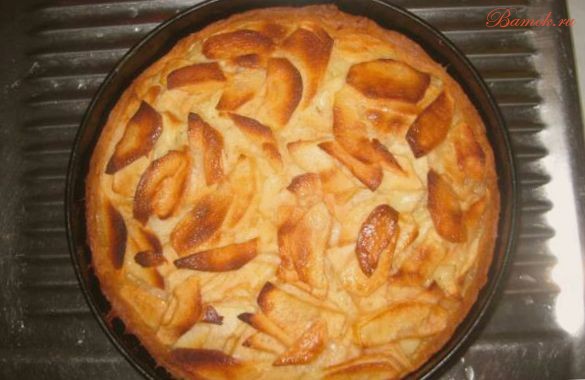 Необыкновенный яблочный пирог с заливкой