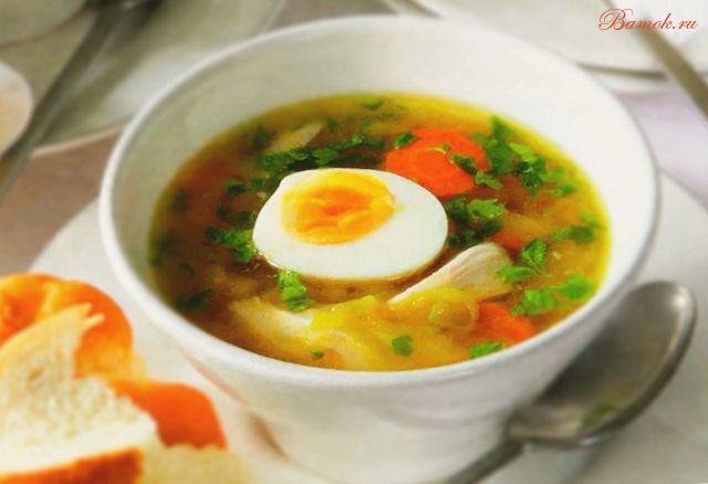 Простой куриный суп с яйцом Простой куриный суп с яйцом