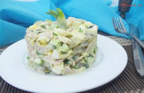 Пикантный салат «Изюминка» с ананасом и грибами