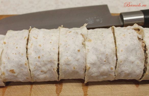 Рулетики из узкого лаваша с мясной начинкой