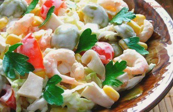 Салат из яиц с креветками и оливками Салат из яиц с креветками и оливками