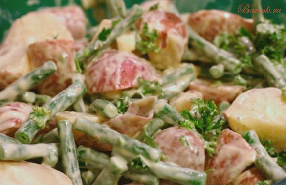 Салат картофельный с фасолью и сметаной