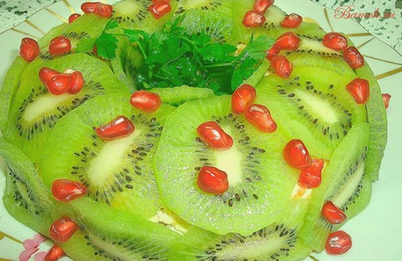 Салат «Малахитовый браслет» с куриным филе Салат «Малахитовый браслет» с куриным филе