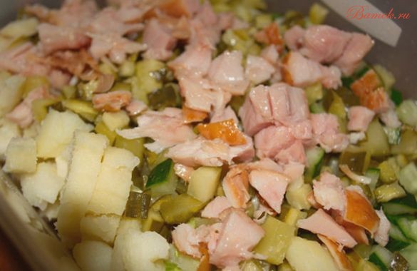 Салат «Пикантный» с копченым окороком