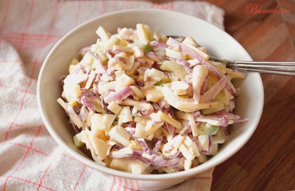Салат с огурцом, капустой и яблоками по-татарски