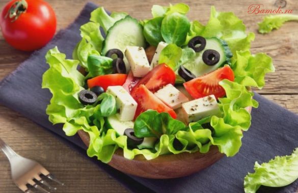 Греческий салат с брынзой по-домашнему Греческий салат с брынзой по-домашнему