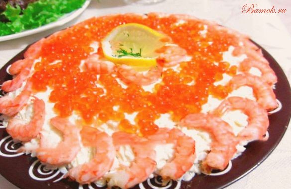 Салат «Морской» с кальмарами и красной икрой