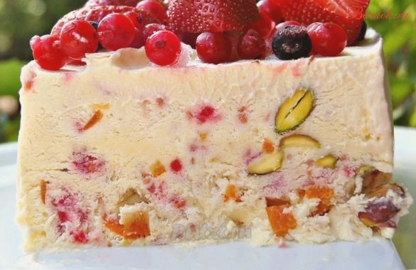 Семифредо с цукатами и фисташками