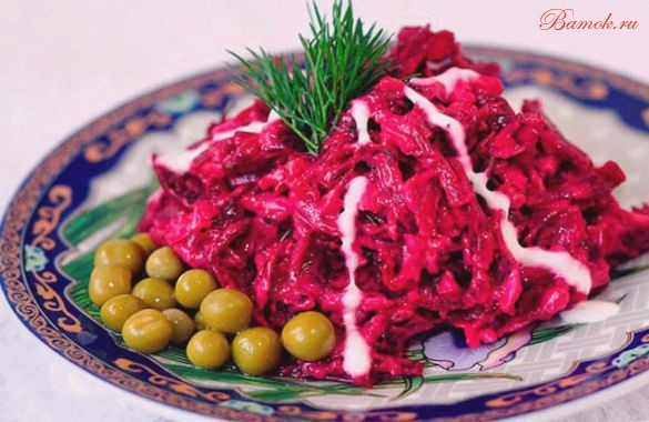 Свекольно-яблочный салат с творогом