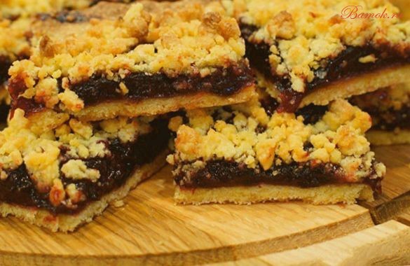 Тертый венский пирог с джемом Тертый венский пирог с джемом