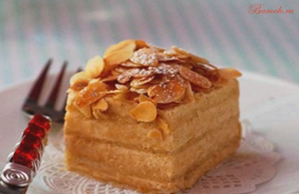 Торт «Питивьер» с миндальным кремом-начинкой