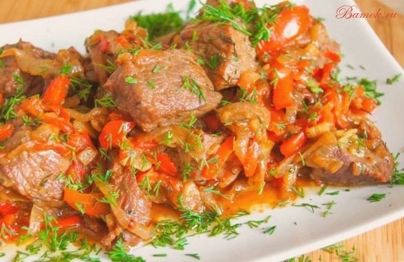 Тушеная говядина с перцем и морковью