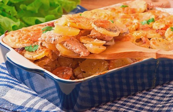 Запеченное мясо с сыром и картошкой