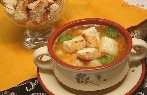 Гороховый суп с копчеными ребрышками и сельдереем