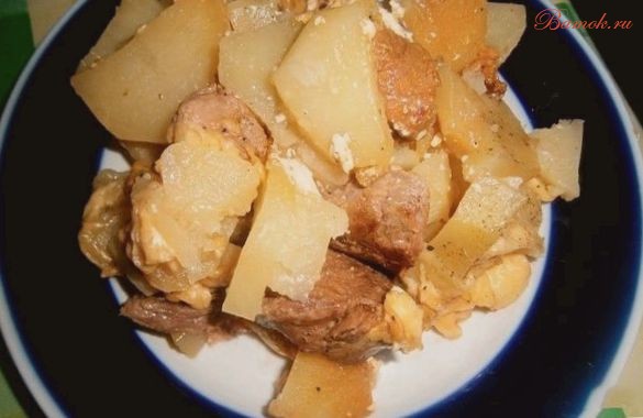 Картофель со свининой под сыром в мультиварке