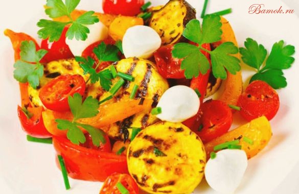 Овощи гриль с сыром моцарелла