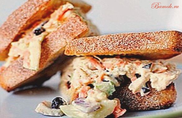 Салат из курицы по-американски с карри и клюквой