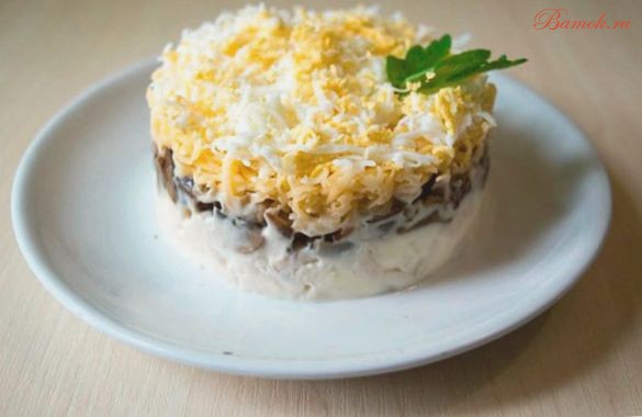 Салат «Княжеский» с курицей и черносливом