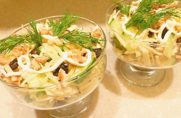 Салат «Нежность» с куриной грудкой и черносливом Салат «Нежность» с куриной грудкой и черносливом