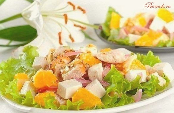 Салат с апельсинами, курицей и сыром фета Салат с апельсинами, курицей и сыром фета