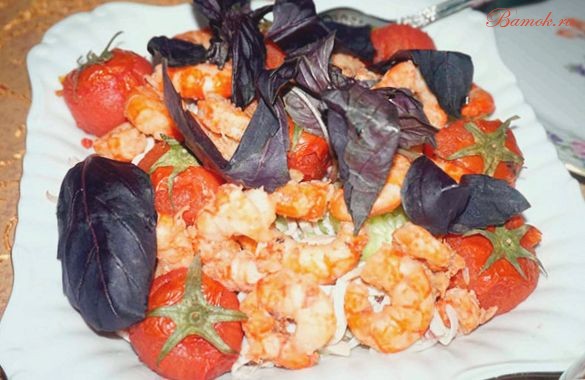 Салат «День рождения» с креветками и кальмарами