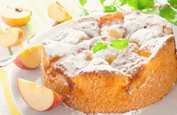 Шарлотка с кислыми зелеными яблоками