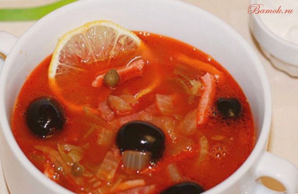 Солянка с охотничьими колбасками и каперсами Солянка с охотничьими колбасками и каперсами