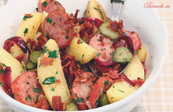 Германский картофельный салат с сосисками
