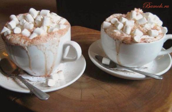 Какао с взбитыми сливками и «Маршмеллоу»