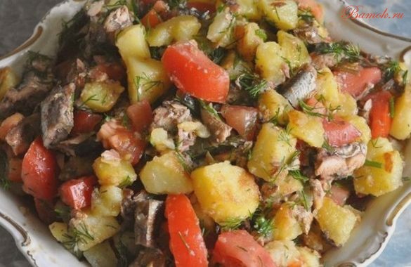 Картофельный салат со шпротами и помидорами