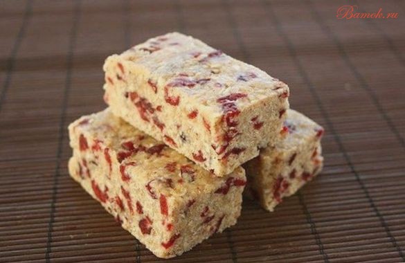 Кокосово-овсяные батончики с клюквой