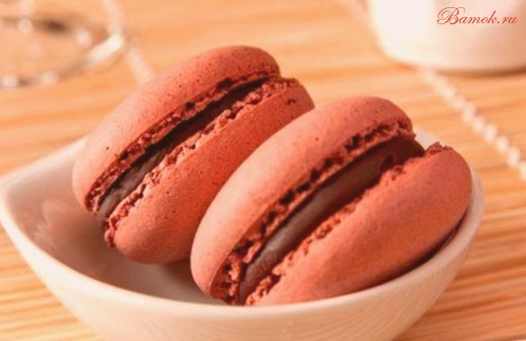 Миндальные макаруны с шоколадной начинкой