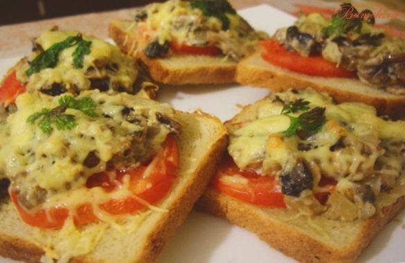 Простые тёплые бутерброды с овощами и грибами Простые тёплые бутерброды с овощами и грибами