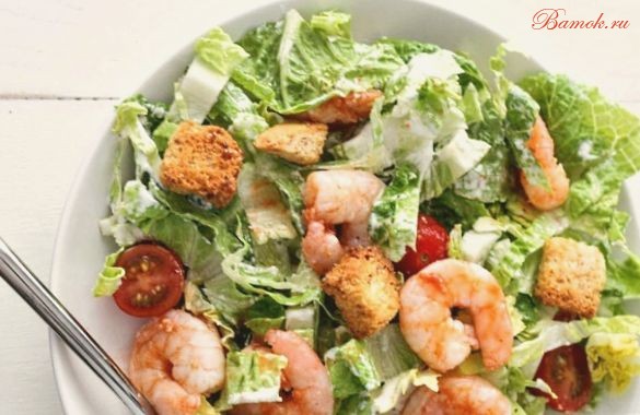 Салат «Цезарь» с медовым куриным филе Салат «Цезарь» с медовым куриным филе