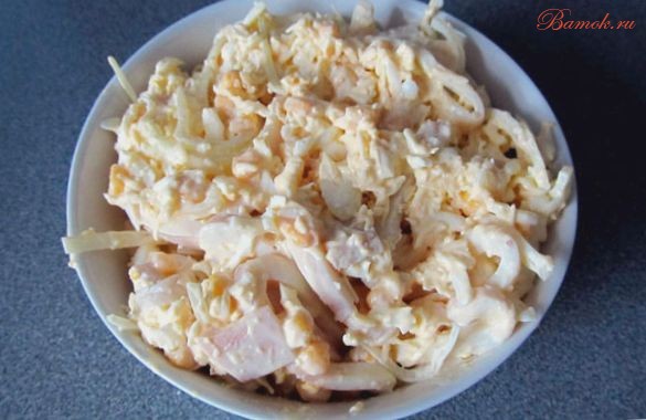 Салат из кальмаров с плавленым сыром