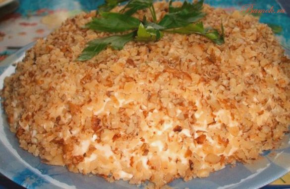 Салат слоеный мясной с орехами