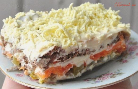 Слоеный салат «Печенкин» с морковью