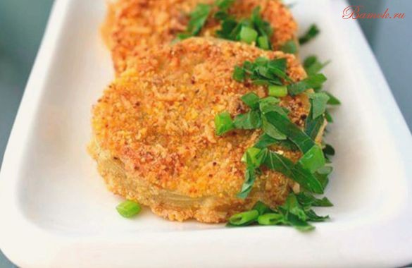 Зеленые помидоры в панировке под молочной подливой