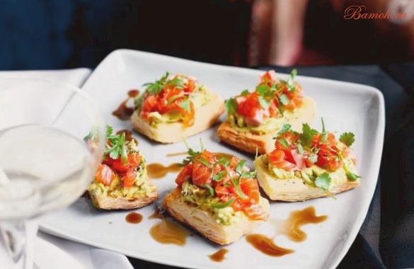 Бутерброды с сыром и вареной семгой