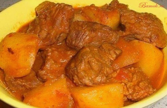 Гуляш из говядины с горчицей и яблоком