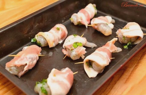 Креветки в беконе запеченные в духовке