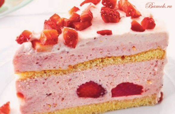 Песочный торт с творожно-клубничной начинкой